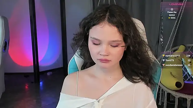 Snapshot of EmilyChaves chatting on October 2025 02:34:01 AM EmilyChaves online show from October 2025 02:34:01 AM