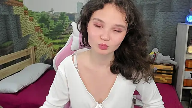 Snapshot of EmilyChaves chatting on September 2025 05:50:02 AM EmilyChaves online show from September 2025 05:50:02 AM