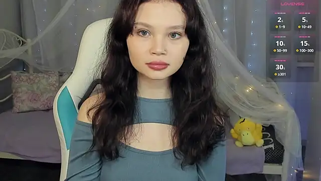 Snapshot of EmilyChaves chatting on April 2026 06:09:02 AM EmilyChaves online show from April 2026 06:09:02 AM