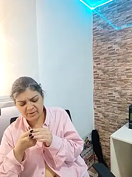 queemking online show from February 2026 07:12:01 PM