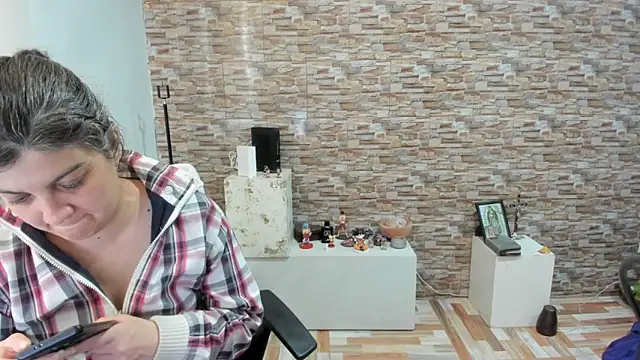 queemking online show from March 2026 05:07:01 PM