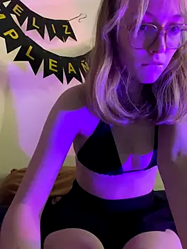 ReenKitty online show from September 2025 05:00:02 AM
