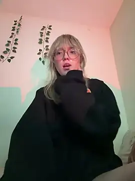 Snapshot of ReenKitty chatting on December 2025 04:36:02 AM ReenKitty online show from December 2025 04:36:02 AM