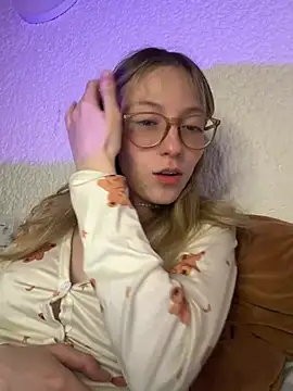 ReenKitty online show from May 2026 04:54:01 AM