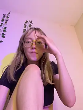 Snapshot of ReenKitty chatting on November 2025 04:24:02 AM ReenKitty online show from November 2025 04:24:02 AM