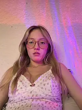 ReenKitty online show from March 2026 05:38:01 AM