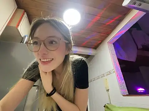 ReenKitty online show from April 2026 03:18:02 AM