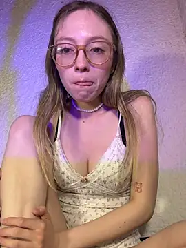 ReenKitty online show from June 2026 04:54:01 AM
