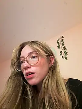 Snapshot of ReenKitty chatting on November 2025 05:18:01 AM ReenKitty online show from November 2025 05:18:01 AM