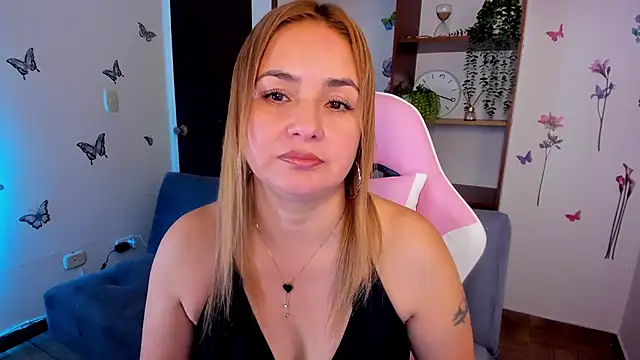Snapshot of luciamature_ chatting on September 2025 06:14:02 PM luciamature online show from September 2025 06:14:02 PM