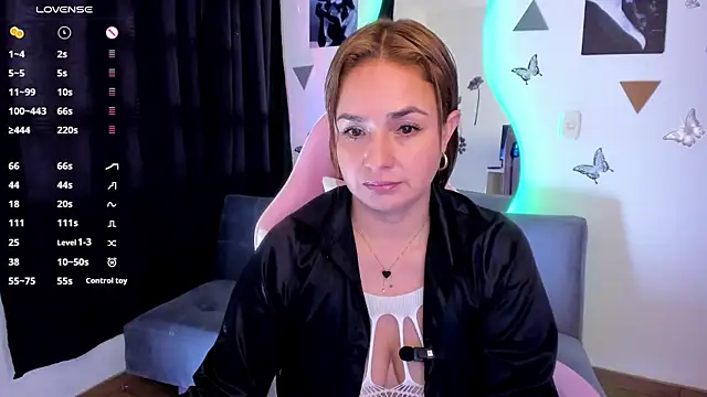 Snapshot of luciamature_ chatting on October 2025 07:58:01 PM luciamature online show from October 2025 07:58:01 PM
