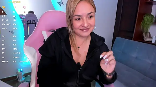 luciamature  online show from January 2026 09:32:02 PM