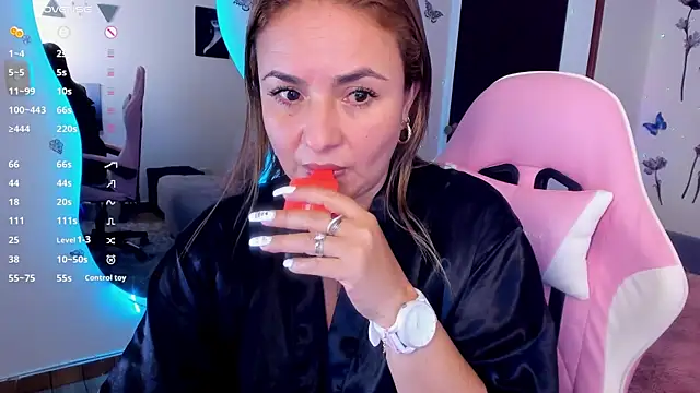 Snapshot of luciamature_ chatting on September 2025 09:21:02 PM luciamature online show from September 2025 09:21:02 PM