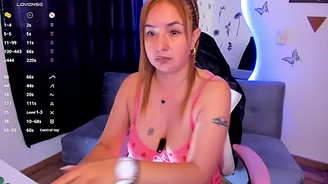 Snapshot of luciamature_ chatting on October 2025 06:52:02 PM luciamature online show from October 2025 06:52:02 PM
