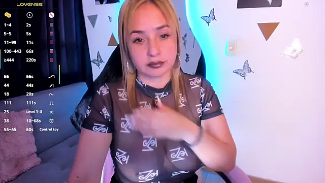 luciamature  online show from December 2025 08:34:02 PM