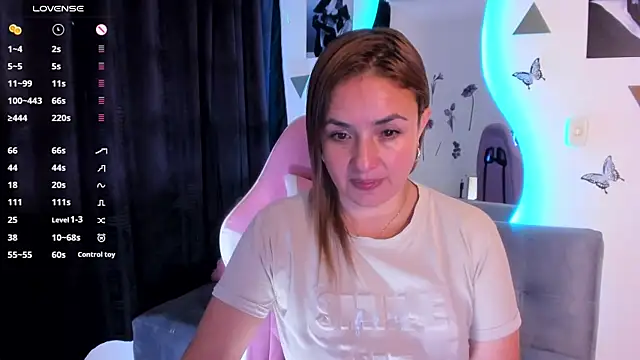 Snapshot of luciamature_ chatting on November 2025 07:07:02 PM luciamature online show from November 2025 07:07:02 PM