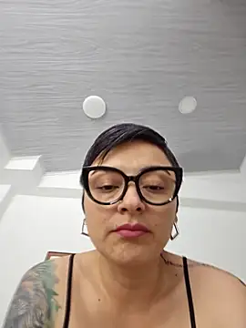Daniela Leonn online show from October 2025 08:39:02 PM