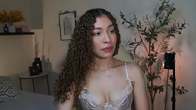 Snapshot of isabella-garcia- chatting on July 2026 01:50:01 AM isabella-garcia- online show from July 2026 01:50:01 AM