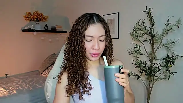 isabella-garcia- online show from April 2026 06:34:01 PM