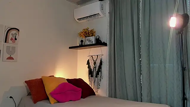 Snapshot of isabella-garcia- chatting on September 2025 08:38:01 PM isabella-garcia- online show from September 2025 08:38:01 PM