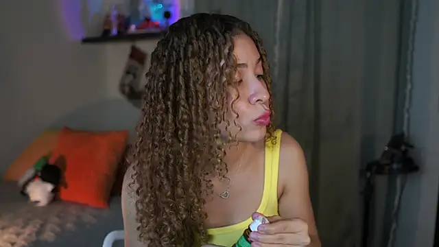 isabella-garcia- online show from November 2025 09:52:01 PM