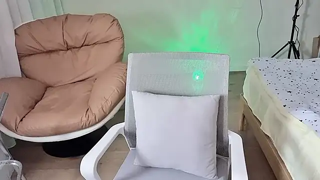 xiaotanbaby online show from November 2025 04:33:01 PM