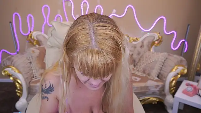 Snapshot of BellaLaPetit chatting on November 2025 02:09:01 PM BellaLaPetit online show from November 2025 02:09:01 PM