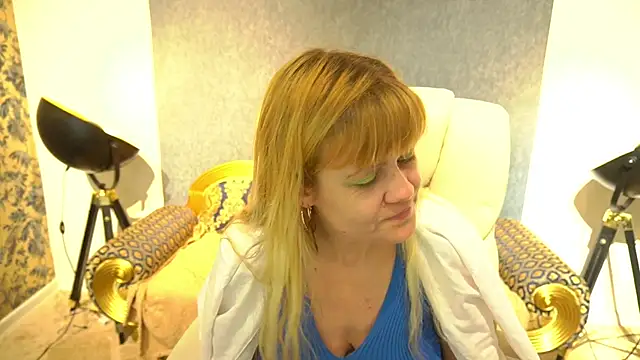 BellaLaPetit online show from May 2026 01:06:01 PM