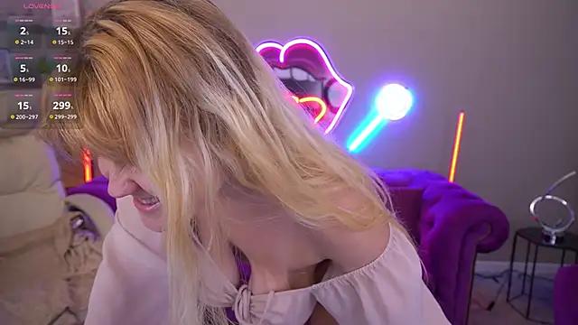 Snapshot of BellaLaPetit chatting on November 2025 02:39:02 PM BellaLaPetit online show from November 2025 02:39:02 PM