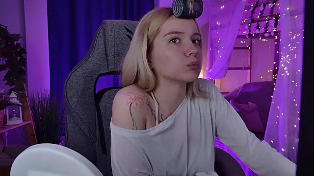 AuroraWrenfield online show from March 2026 02:12:01 AM