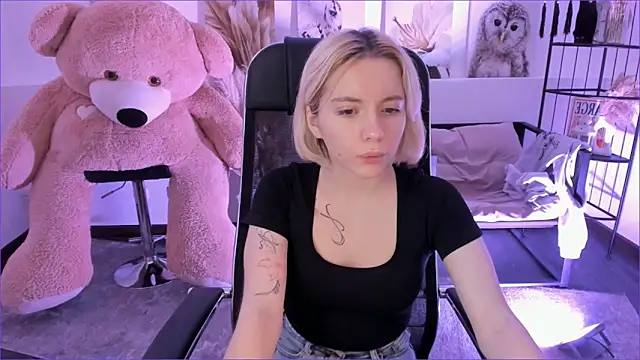 AuroraWrenfield online show from December 2025 04:36:02 AM