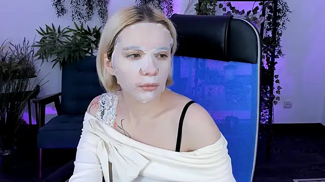 AuroraWrenfield online show from December 2025 04:44:02 AM