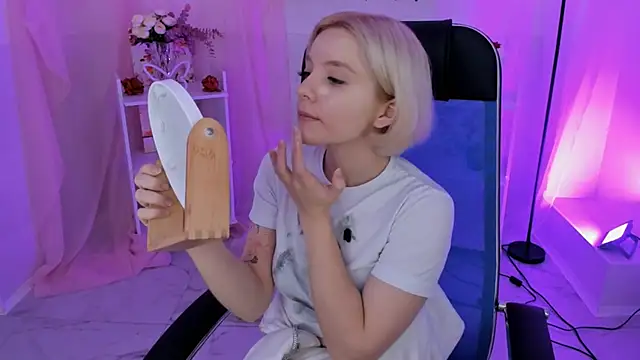 AuroraWrenfield online show from October 2025 04:35:01 AM