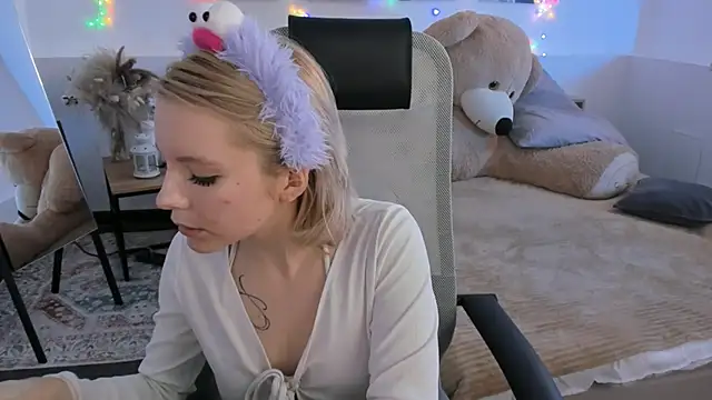 AuroraWrenfield online show from February 2026 04:23:01 AM