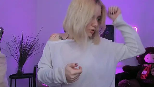 AuroraWrenfield online show from April 2026 01:30:02 AM