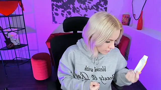 Snapshot of AuroraWrenfield chatting on December 2025 12:27:02 AM AuroraWrenfield online show from December 2025 12:27:02 AM