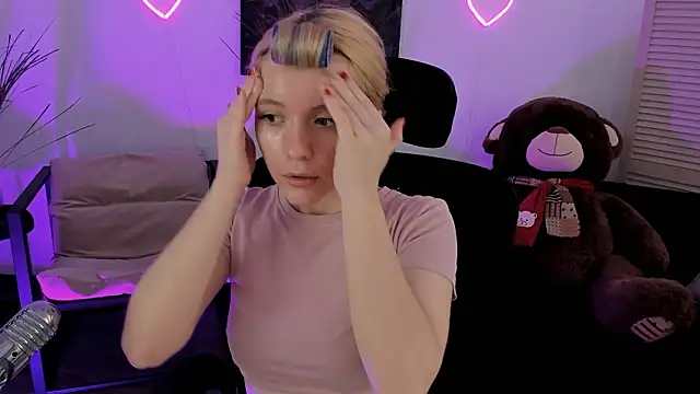 AuroraWrenfield online show from March 2026 04:20:02 AM