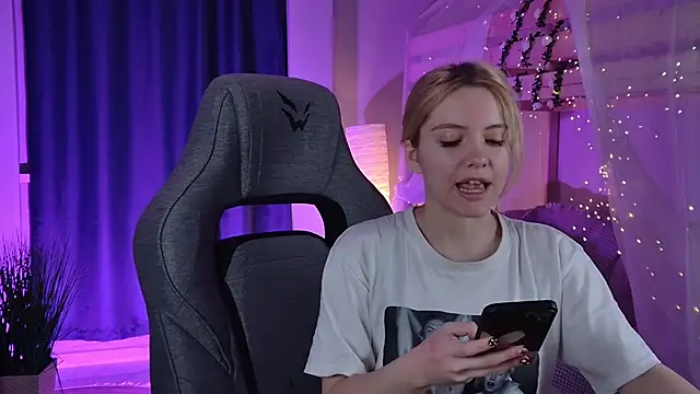 AuroraWrenfield online show from March 2026 02:11:01 AM