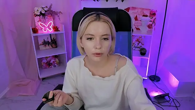 AuroraWrenfield online show from November 2025 04:16:01 AM