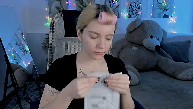 AuroraWrenfield online show from April 2026 12:26:02 AM