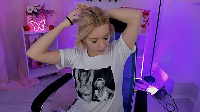 AuroraWrenfield online show from November 2025 07:23:02 AM