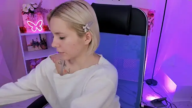 AuroraWrenfield online show from November 2025 04:27:01 AM