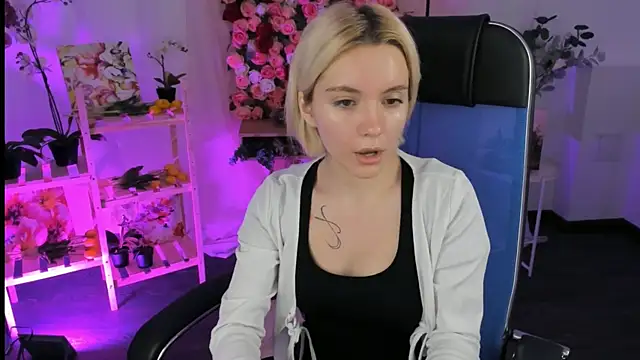 AuroraWrenfield online show from November 2025 04:24:02 AM