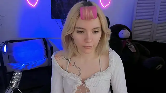 AuroraWrenfield online show from April 2026 04:30:01 AM