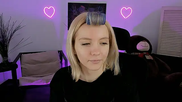 AuroraWrenfield online show from March 2026 04:17:01 AM