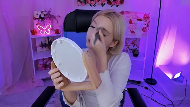 AuroraWrenfield online show from October 2025 10:24:02 AM