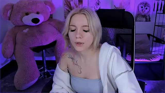 AuroraWrenfield online show from December 2025 12:26:02 AM