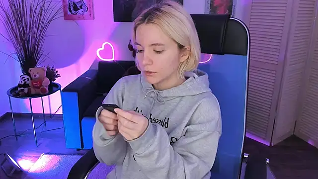 AuroraWrenfield online show from December 2025 04:13:02 AM