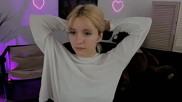 AuroraWrenfield online show from March 2026 10:08:02 AM