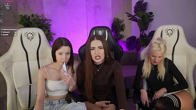 Snapshot of Goldie_Flame chatting on September 2025 06:33:01 PM Goldie Flame online show from September 2025 06:33:01 PM